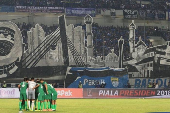 Koreo di pertandingan PSMS vs Persib 