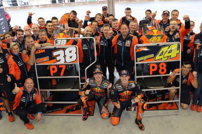 Bradley Smith dan Pol Espargaro bersama tim KTM.