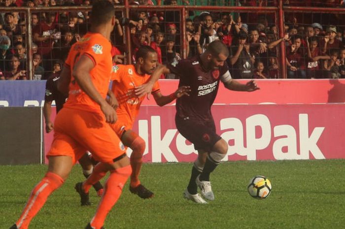 Laga PSM Makassar menjamu Persija Jakarta dalam lanjutan Liga 1 2018 pekan ke-31 di Stadion Mattoanging, Jumat (16/11/2018)