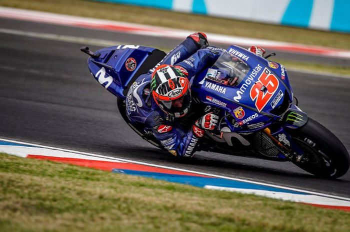 Aksi Maverick Vinales (Movistar Yamaha) saat menjalani salah satu sesi MotoGP Argentina 2018 yang digelar pada hari Sabtu (7/4/2018).