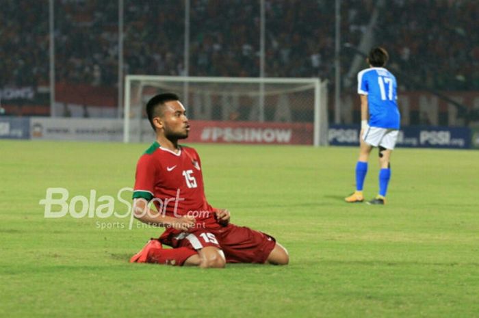         Pemain timnas U-19 Saddil Ramdani merayakan gol ke gawang timnas U-19 Singapura di Gelora Delta, Sidoarjo, Selasa (3/7/2018).        