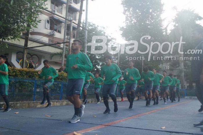 Timnas U-19 Indonesia Latihan Ringan di Hotel Olympic, Yangon, Myanmar, Selasa (12/9/2017)