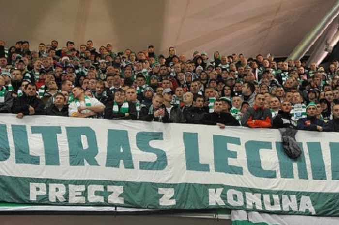  Suporter Lechia Gdansk selalu menegaskan anti-komunis. 