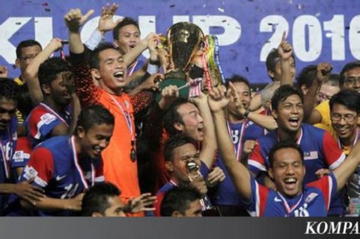 Skuat timnas Malaysia merayakan juara Piala AFF 2010.