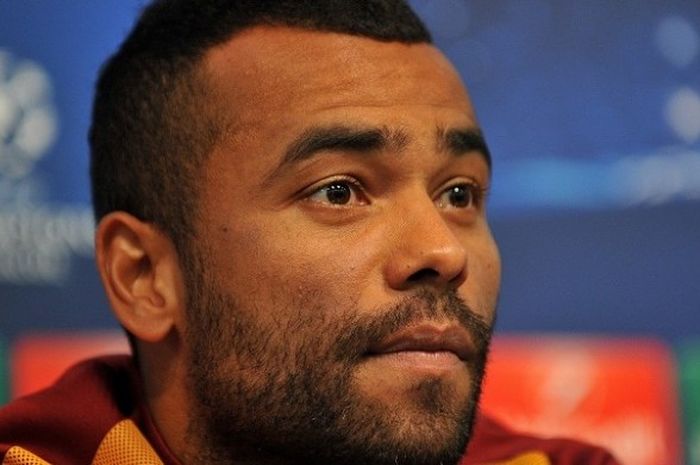 Bek kiri asal Inggris, Ashley Cole, resmi bergabung ke klub Major League Soccer, Los Angeles Galaxy.