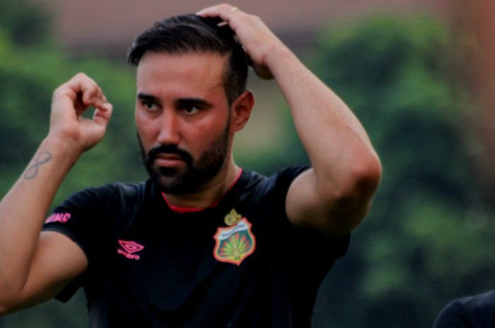 Penyerang Bhayangkara FC asal Portugal, Elio Bruno Martins saat mengikuti latihan di Stadion PTIK, Jakarta Selatan pada Rabu (18/7/2018).