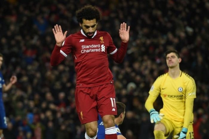 Aksi pemain Liverpool, Mohamed Salah, setelah mencetak gol ke gawang Chelsea dalam laga lanjutan Liga Inggris di Stadion Anfield, Minggu (26/11/2017) dini hari WIB. 