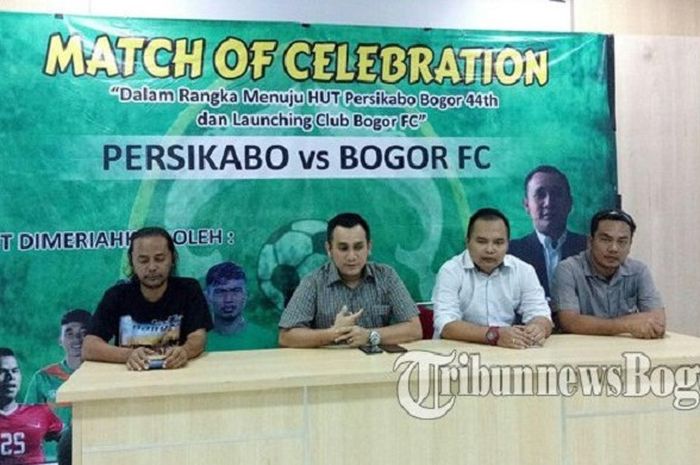 Owner Bogor FC, Effendi Syahputra (dua dari kiri).