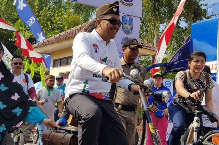 Menteri Pemuda dan Olahraga (Menpora) Imam Nahrawi mengikuti kegiatan Gowes Pesona Nusantara (GPN) di kampung halamannya, Bangkalan, Madura, Jawa Timur, Minggu (27/8/2017).