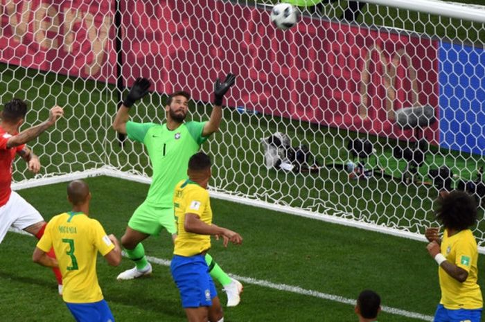 Proses gol yang diciptakan pemain Swiss, Steven Zuber, ke gawang Brasil pada laga pertama babak penyisihan Grup E Piala Dunia 2018 di Rostov Arena, Minggu (17/6/2018) waktu setempat atau Senin dini hari WIB.