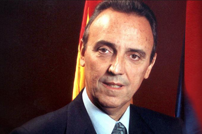 Presiden FC Barcelona periode 2000-2003, Joan Gaspart.