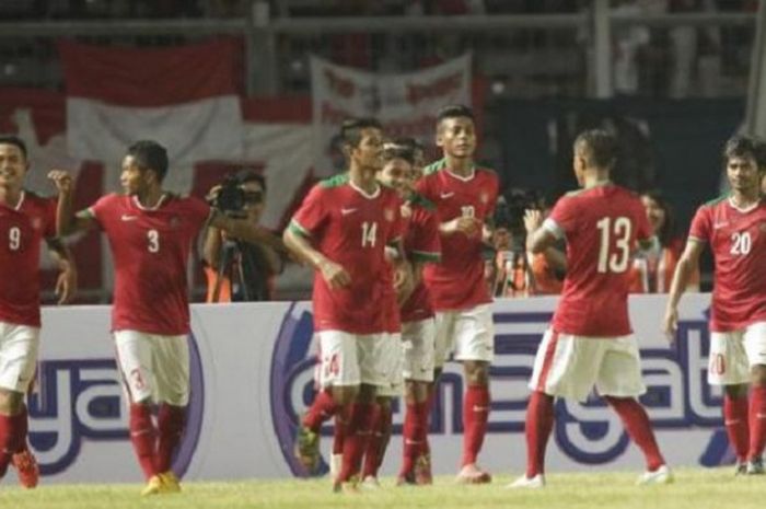 Para pemain Timnas Indonesia U-23 berselebrasi seusai mencetak gol ke gawang timnas Timor Leste dalam kualifikasi Piala Asia U-23 Grup H di Stadion Utama Gelora Bung Karno, Senayan, Jakarta, Jumat (27/3/2014).