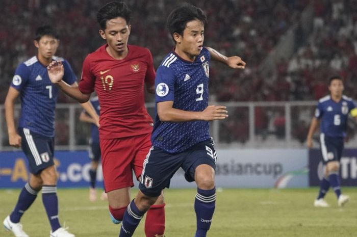 Bintang timnas U-19 Jepang, Takefusa Kubo, beraksi kontra tuan rumah timnas Indonesia pada laga perempat final Piala Asia U-19 2018.