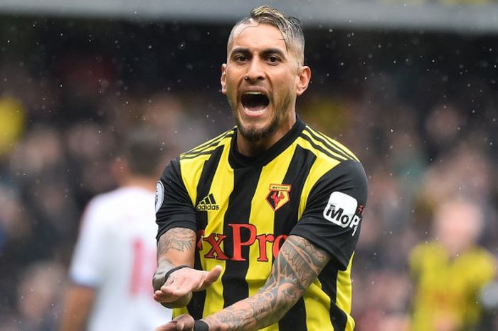 Gelandang Watford, Roberto Pereyra, merayakan gol yang dicetaknya dalam pertandingan Liga Inggris melawan Crystal Palace di Stadion Vicarage Road, 26 Agustus 2018.