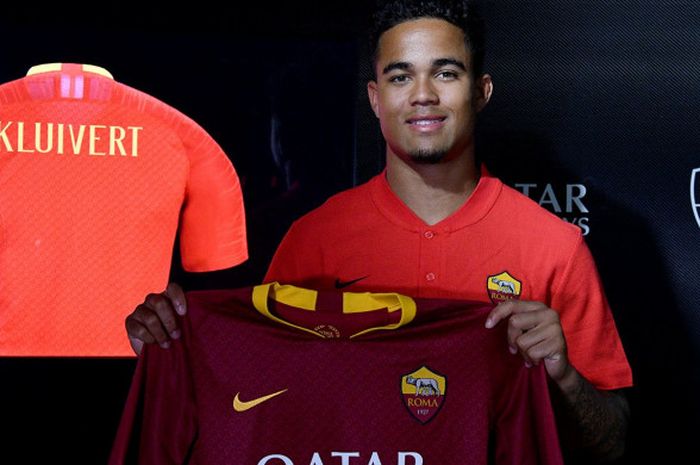 Justin Kluivert saat diperkenalkan sebagai pemain baru AS Roma pada 22 Juni 2018.