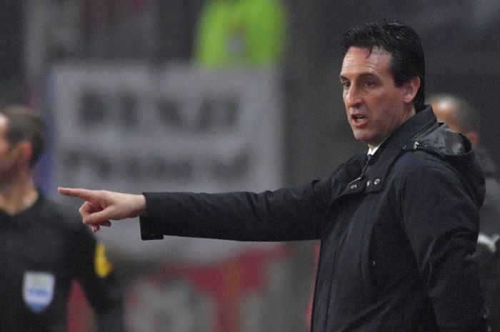 Ekspresi mantan pelatih Paris Saint-Germain, Unai Emery, dalam laga ronde keempat Coupe de France kontra Rennes di Stadion Roazhon Park, Rennes, Prancis, pada 7 Januari 2018.