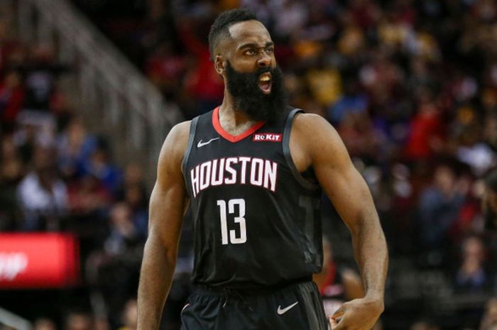 Pebasket bintang Houston Rockets, James Harden, meluapkan emosinya saat menjalani laga melawan Los Angeles Lakers pada lanjutan musim reguler NBA 2018-2019 di Toyota Center, Houston, Texas, Amerika Serikat, Jumat (14/12/2018).