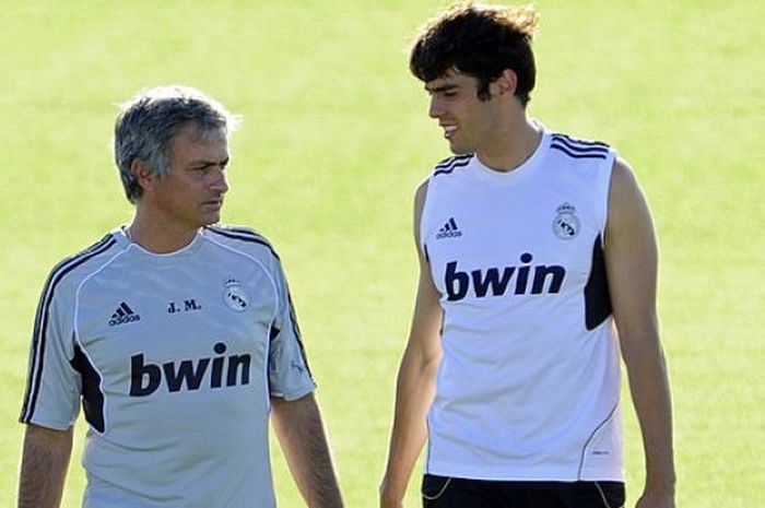 Jose Mourinho (kiri) dan Ricardo Kaka dalam sesi latihan Real Madrid, 11 Agustus 2016, menjelang laga Piala Super Spanyol kontra Barcelona.