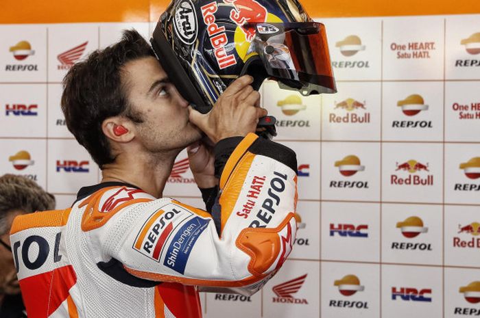 Dani Pedrosa saat bersiap jelang balapan MotoGP San Marino di Sirkuit Misano, Minggu (9/9/2018).