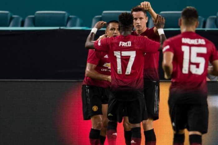  Para pemain Manchester United merayakan gol Ander Herrera ke gawang Real Madrid pada laga International Champions Cup 2018 di Hard Rock Stadium, Miami, 31 Juli 2018. 