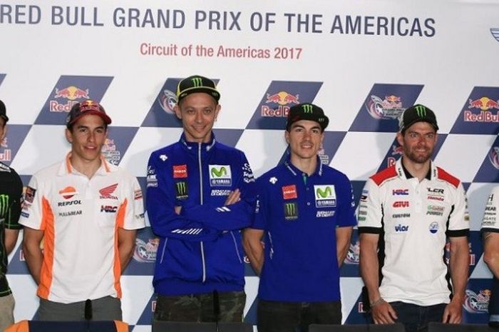 Para pebalap MotoGP (kiri-kanan), Johann Zarco (Yamaha Tech3), Marc Marquez (Repsol Honda Team), Valentino Rossi (Movistar Yamaha MotoGP), Maverick Vinales (Movistar Yamaha MotoGP), Cal Crutchlow (LCR Honda), dan Alvaro Bautista (Aspar Team) berpose saat konferensi pers jelang GP Americas di Circuit of The Americas (COTA), Austin, Kamis (20/4/2017).