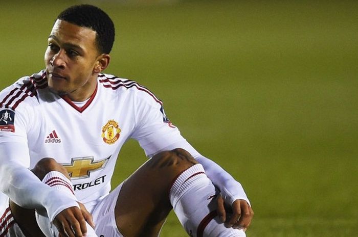 Pemain Manchester United, Memphis Depay, dalam pertandingan ronde ke-5 Piala FA 2015-2016 menghadapi Shrewsbury Town di Stadion Greenhous Meadow, Shrewsbury, Inggris, pada 22 Februari 2016.