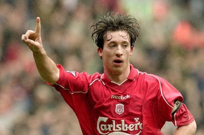 Striker Liverpool, Robbie Fowler, selebrasi usai menjebol gawang Manchester United di Anfield pada 31 Maret 2001