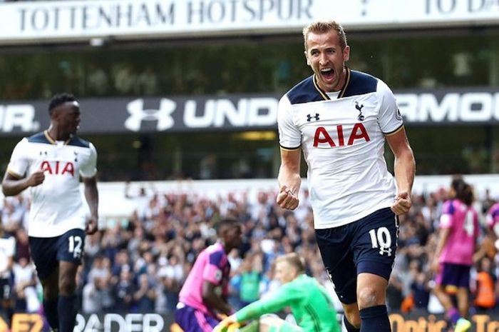 Selebrasi striker Tottenham Hotspur, Harry Kane,  usai mencetak gol ke gawang Sunderland dalam laga lanjutan Premier League 2016-2017 di Stadion White Hart Lane, London, pada 18 September 2016.