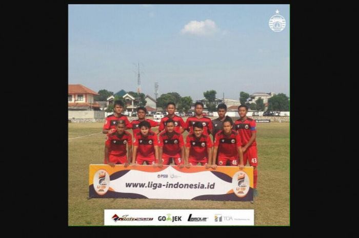 Skuat Persija Jakarta U-19 sebelum hadapi Bhayangkara FC U-19 pada laga terakhir Liga 1 U-19 fase grup. Lapangan Mako Brimob, Depok, Sabtu (23/9/2017).