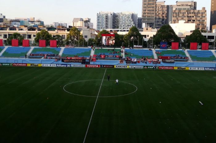 Suasana Stadion Jalan Besar di Singapura sejam sebelum sepak mula tuan rumah Home United yang menjam