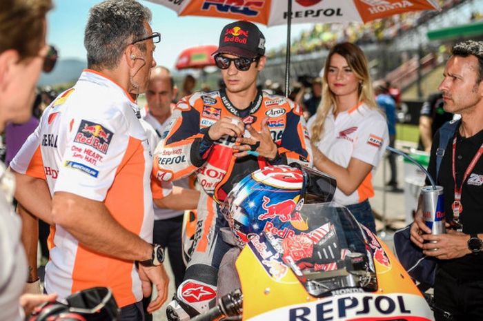 Dani Pedrosa sedang berada di grid untuk bersiap menjalani balapan MotoGP Italia di Sirkuit Mugello, Minggu (3/6/2018).