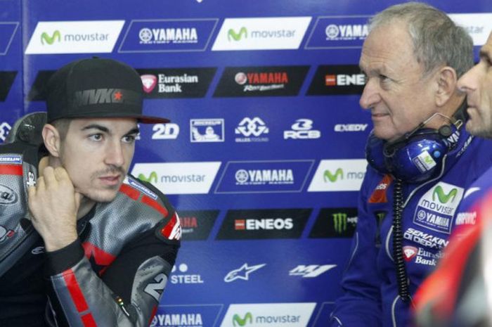 Maverick Vinales dan Ramon Forcada (tengah) saat tes pramusim MotoGP 2017.