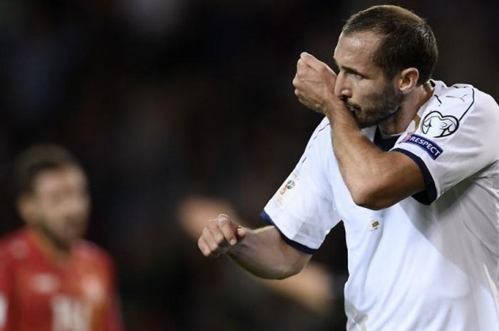 Bek timnas Italia, Giorgio Chiellini, merayakan gol ke gawang Makedonia dalam partai Kualifikasi Piala Dunia 2018 di Stadion Olimpico Grande di Torino, Turin, 6 Oktober 2017.