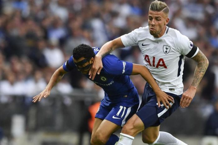 Bek Tottenham, Toby Alderweireld, beraksi pada laga Liga Inggris kontra Chelsea di Stadion Wembley, London, Inggris pada 20 Agustus 2017.