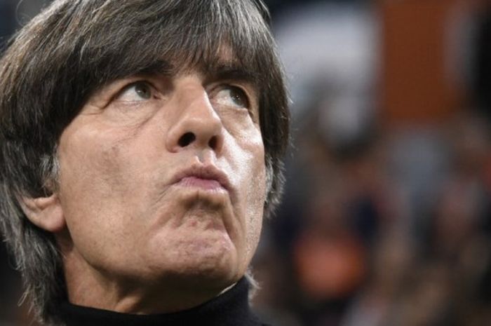 Reaksi pelatih timnas Jerman, Joachim Loew, dalam partai UEFA Nations League lawan Belanda di Johan Cruijff Arena, Amsterdam, 13 Oktober 2018.