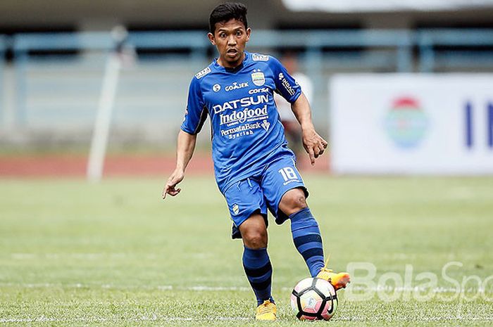 Aksi gelandang Persib Bandung, Eka Ramdani, saat tampil melawan Sriwijaya FC pada partai pembukaan P