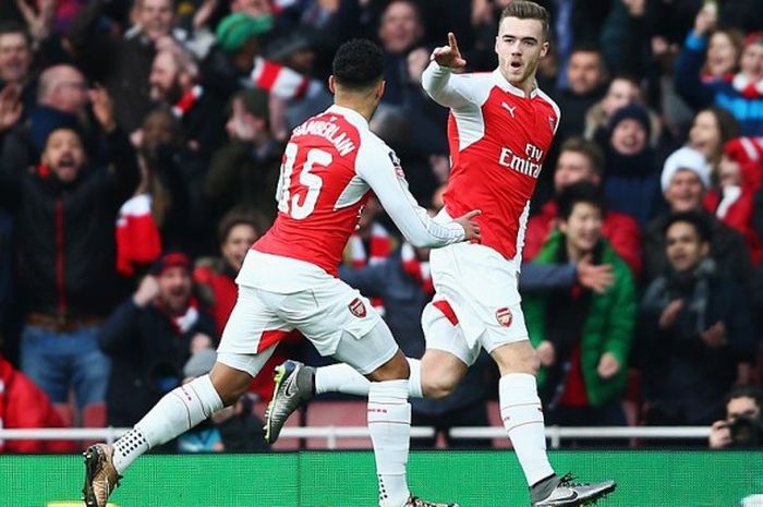 Calum Chambers melakukan selebrasi usai mencetak gol pembuka kemenangan 2-1 Arsenal atas Burnley di babak keempat Piala FA di Emirates Stadium, Sabtu (30/1/2016) malam WIB.