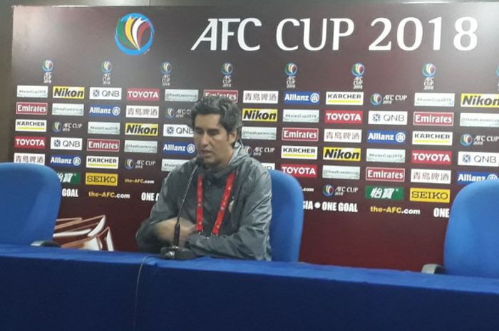 Pelatih Persija, Stefano Cugurra, dalam jumpa pers usai pertandingan leg pertama semifinal zona ASEAN Piala AFC melawan Home United, Selasa (8/5/2018).