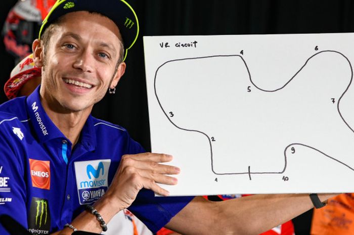 Valentino Rossi mengulangi desain yang pernah dibuatnya tahun lalu. Namun, dia lupa pada bagian akhir sebelum garis finis.