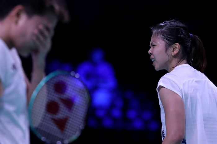 Apriyani Rahayu (kiri) dan Greysia Polii (kanan) saat tampil dengan kaus polos pada partai semifinal Denmark Open 2018, Sabtu (20/10/2018).