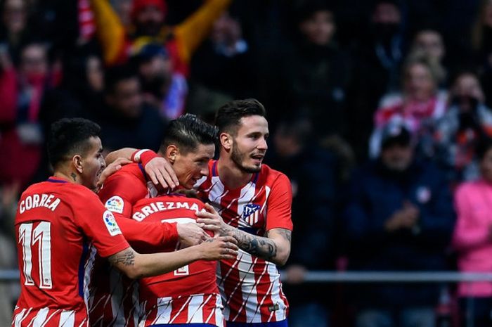 Para pemain Atletico Madrid merayakan gol yang dicetak Fernando Torres (kedua dari kiri) dalam laga Liga Spanyol kontra Las Palmas di Stadion Wanda Metropolitano, Madrid, pada 28 Januari 2018.