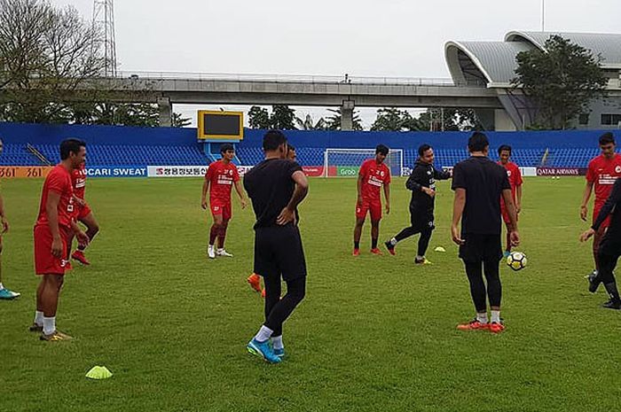 Tim Sriwijaya FC berlatih di Stadion Bumi Sriwijaya, Sabtu (1/9/2018) sore.