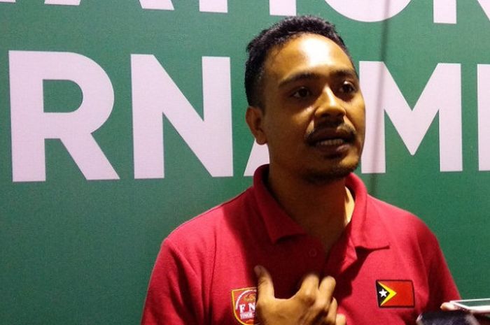 Manajer Tim Nasional Basket Timor Leste, Inacio Da Silva Fonseca, berbicara dengan awak media seusai laga test event Asian Games 2018 di Hall Basket Senayan, Jakarta, Kamis (8/2/2018).