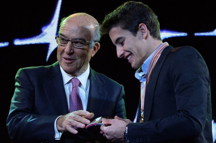 Carmelo Ezpeleta (CEO Dorna) dan Marc Marquez (Repsol Honda).