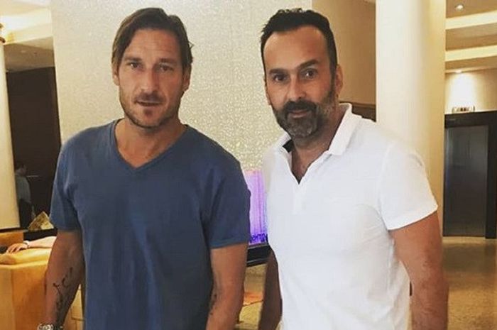 Pelatih Anyar Borneo FC, Fabio Lopez (Kanan), Berfoto Bersama Legenda AS Roma, Francesco Totti