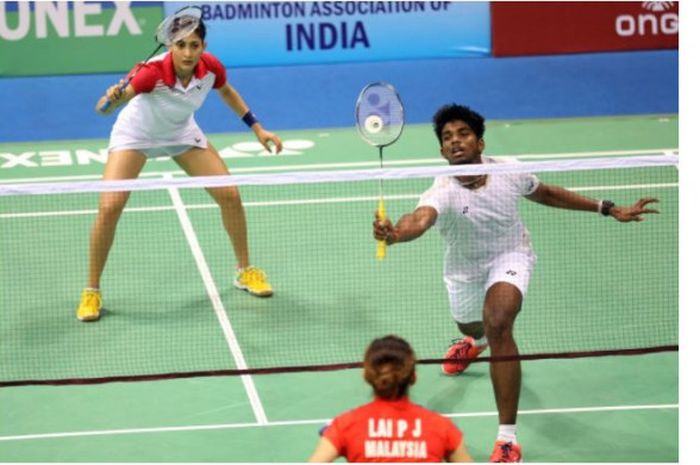 Ganda campuran India, Satwiksairaj Rankireddy/Ashwini Ponnappa, saat menghadapi wakil Malaysia, Tan Kian Meng/Lai Pei Jing, pada babak kedua India Open 2018. 