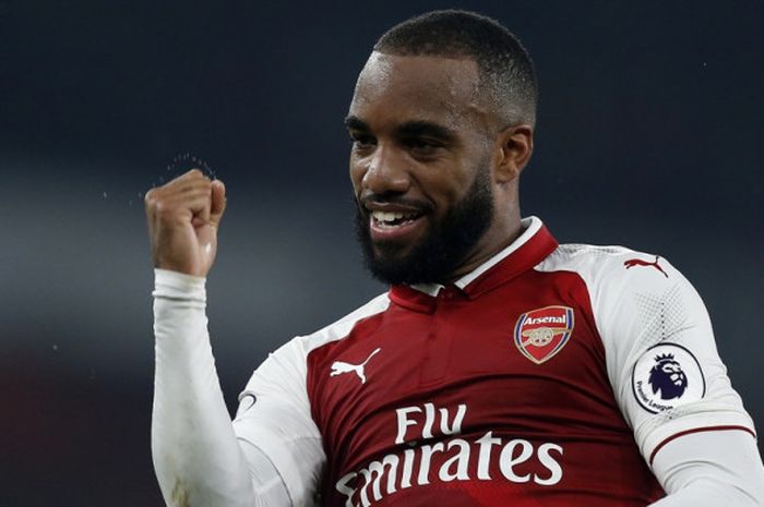 Striker Arsenal, Alexandre Lacazette, merayakan gol yang dia cetak ke gawang West Bromwich Albion dalam laga Liga Inggris di Stadion Emirates, London, pada 25 September 2017.