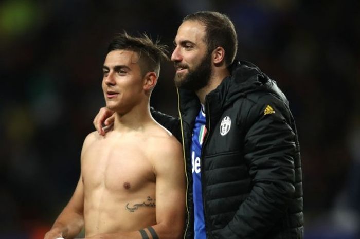 Paulo Dybala dan Gonzalo Higuain saat merayakan kemenangan dalam laga semifinal UEFA Champions League antara AS Monaco kontra Juventus di Stade Louis II, 03 Mei 2017. 