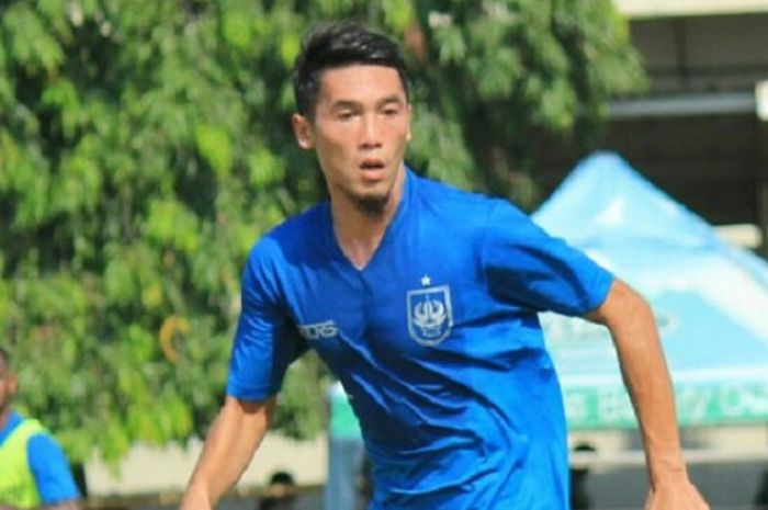 Gelandang PSIS Semarang, Muhammad Widya Wahyu Fitrianto, prihatin dengan kasus tewasnya suporter Persija, Haringga Sirla, di Stadion Gelora Bandung Lautan Api (GBLA), Minggu (23/9/2018) 