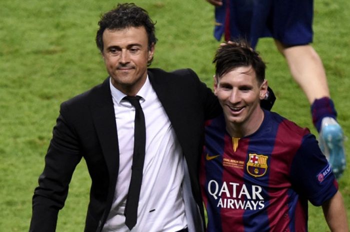 Pelatih FC Barcelona, Luis Enrique (kiri), merayakan keberhasilan timnya bersama Lionel Messi seusai mengalahkan Juventus dalam laga final Liga Champions di Stadion Olympic, Berlin, Jerman pada 6 Juni 2015.